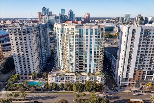 Building Photo - 450 Knights Run Ave