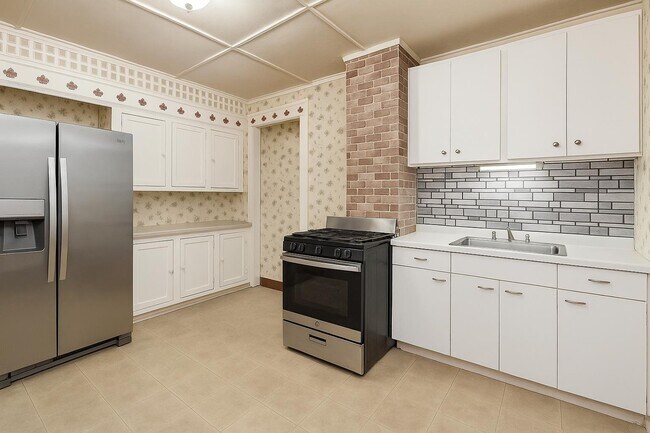 Building Photo - 409 Rowland St