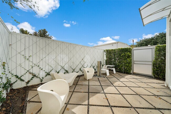 Building Photo - 2437 North Blvd