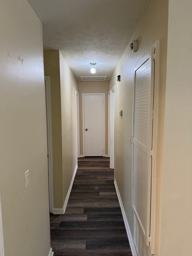 Building Photo - r410