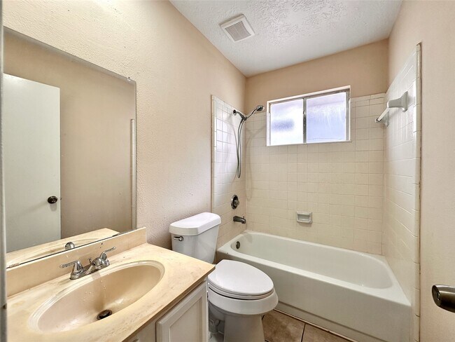 Building Photo - 6437 Chatham Island Ln