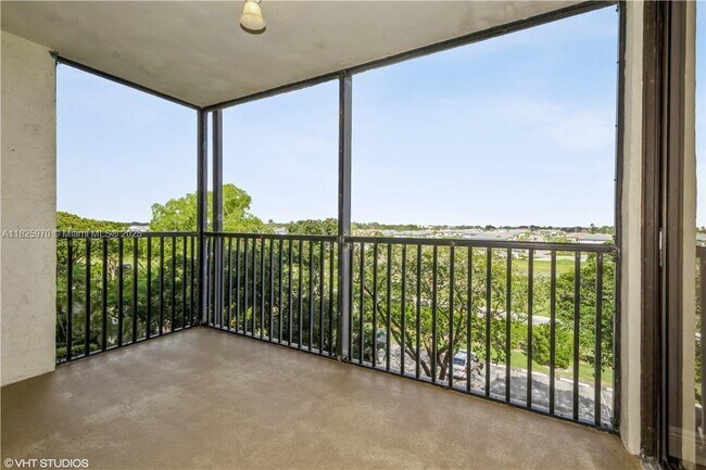 Building Photo - 105 Lake Emerald Dr