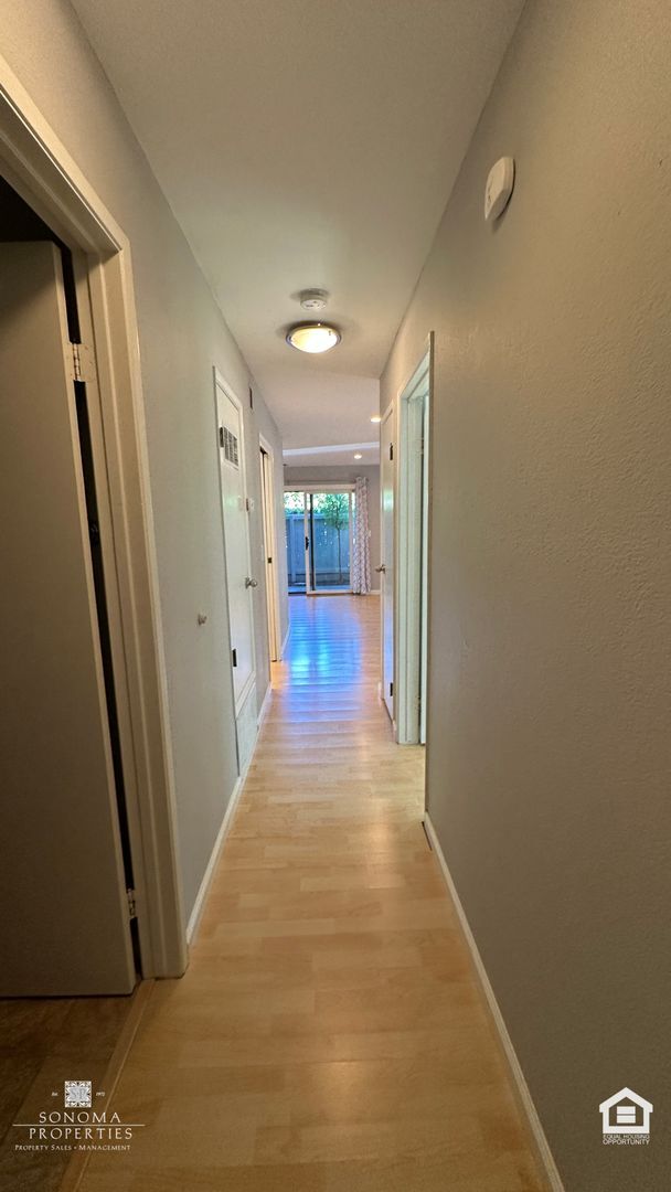 Building Photo - Updated Downtown Sonoma Condo!