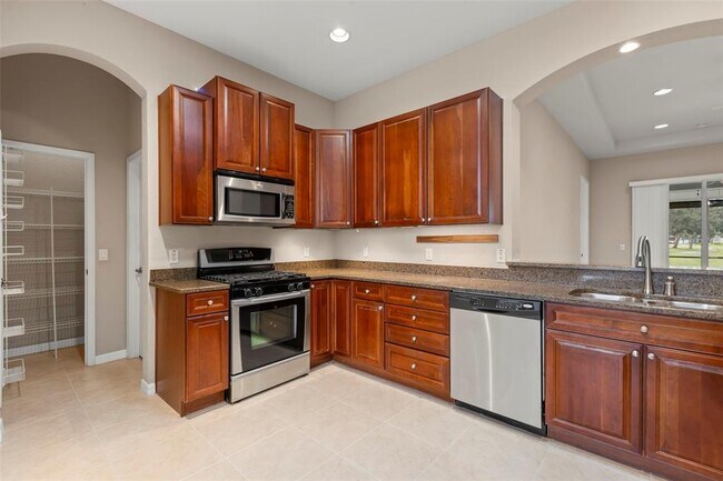 Building Photo - 2290 Sifield Greens Way