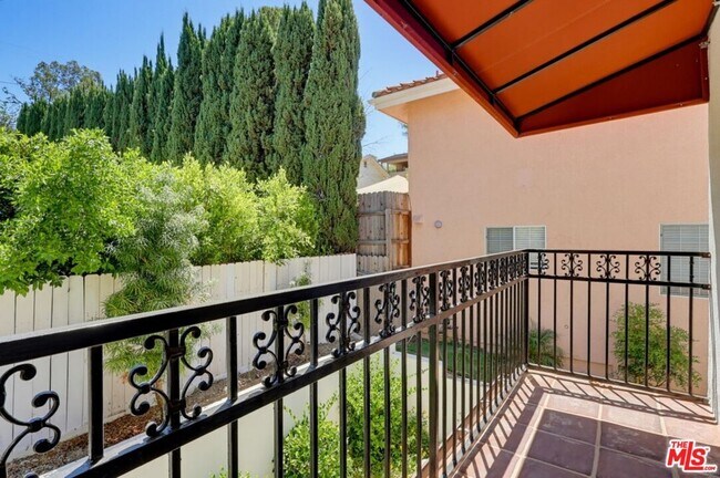 Building Photo - 3528 Mesquite Dr