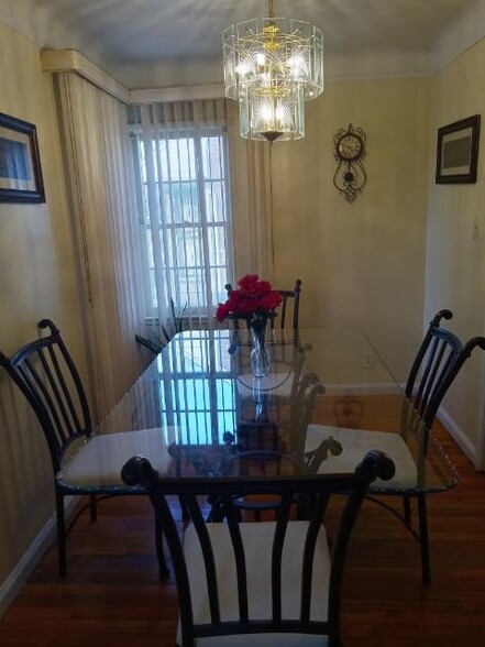 Formal Dining Room - 11742 Beaconsfield St