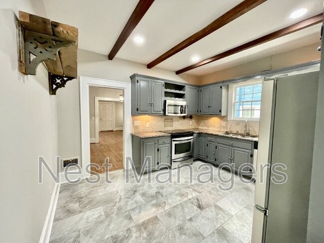Building Photo - 1312 Summitt Ave
