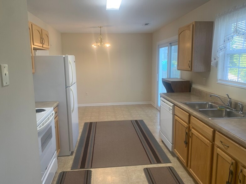 Dinning room and kitchen - 6406 Granite Hill Ln