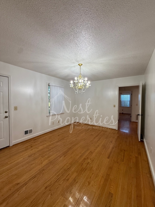 Building Photo - 3901 Pine Cone Dr