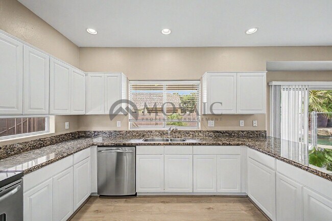 Building Photo - 3356 E Mayberry Ave