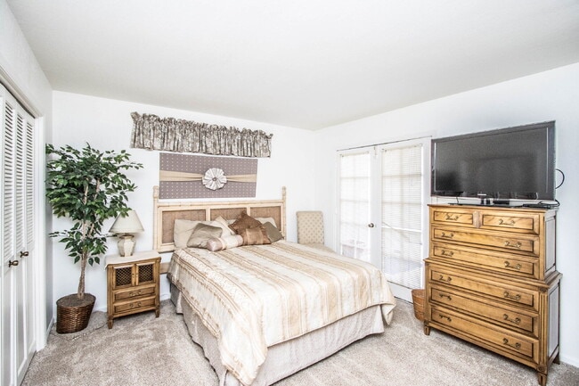 Building Photo - Available! Beautiful fully furnished/equipped 3BR patio home.