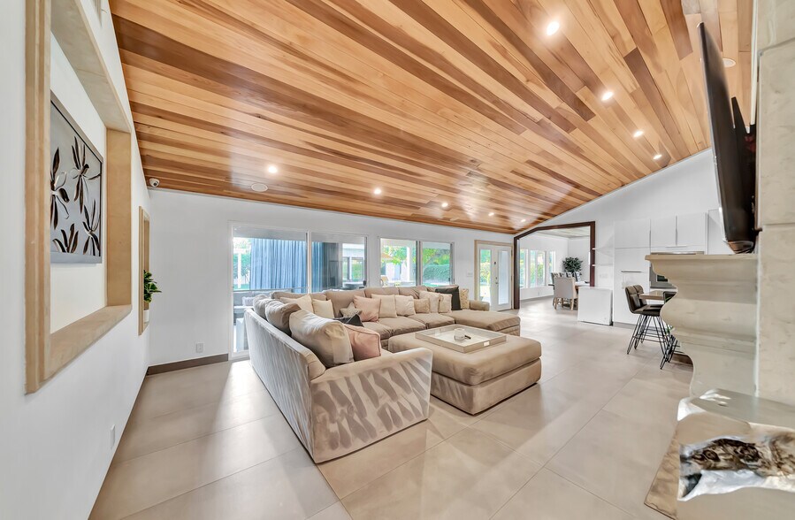 Building Photo - 5817 Ranchito Ave