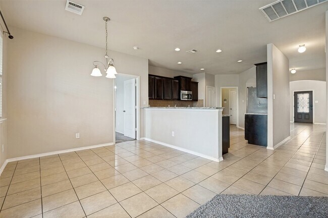 Building Photo - 1305 Lone Pine Dr