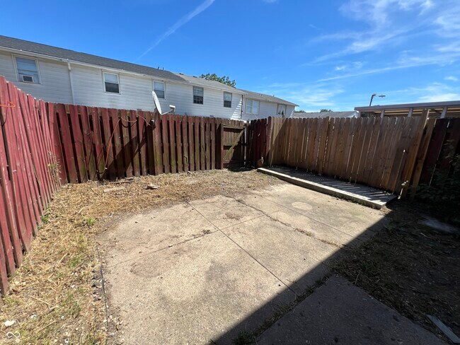 Building Photo - 3357 Ashley Ln