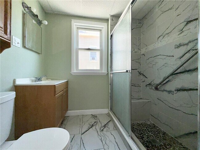 Building Photo - 550 Winter St