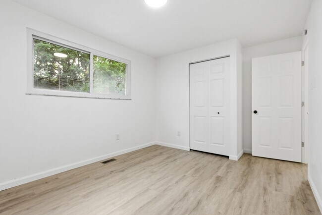 Building Photo - 29 Janyce Dr