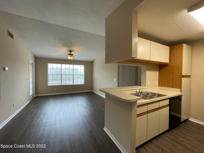 Building Photo - 7667 N Wickham Rd