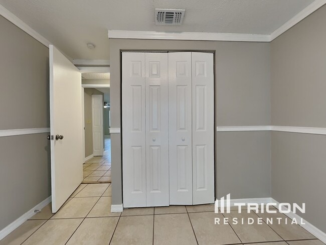 Building Photo - 16015 Splitlog Dr