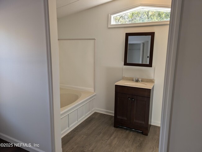 Building Photo - 179 Violet Cir