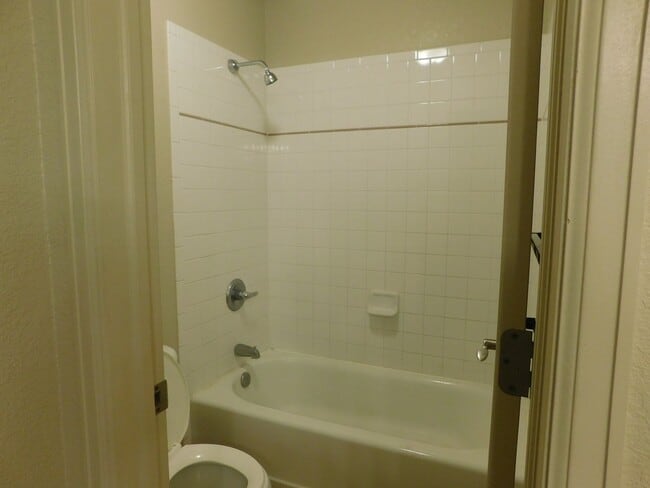 Building Photo - TWO WEEKS FREE RENT!