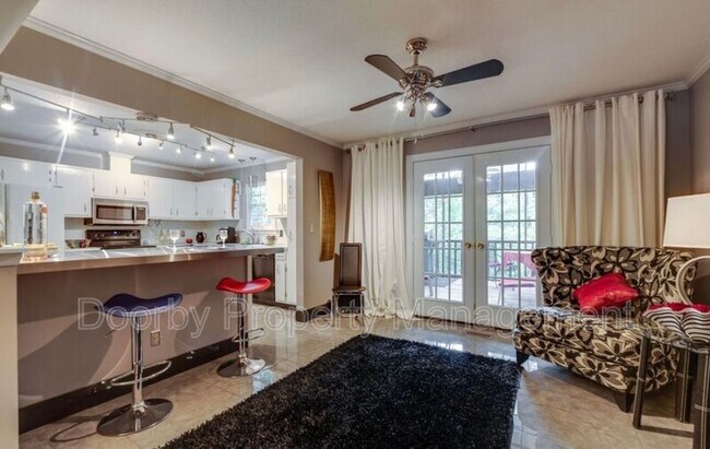 Building Photo - 4557 Ravenwood Dr N