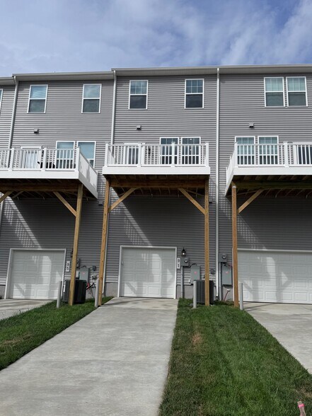 Back of townhouse - 91 Anthem St