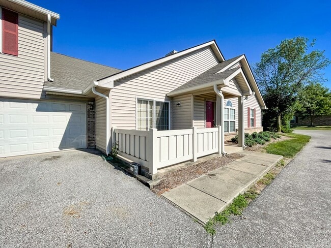 Building Photo - 4740 Kelvington Dr