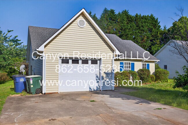 Building Photo - 2035 Ardmore Village Ln