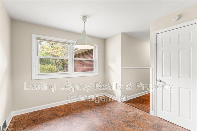 Building Photo - 1200 Lamont Dr
