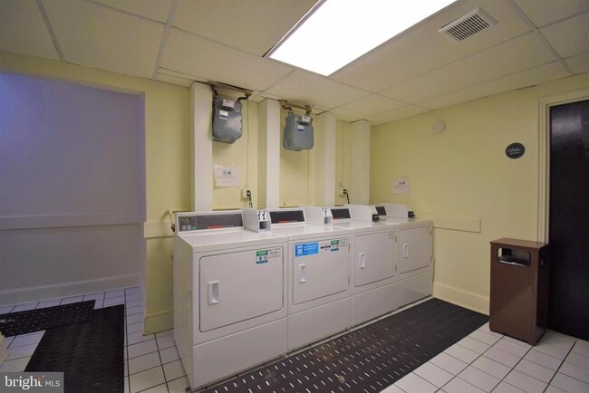 Building Photo - 718 S Washington St