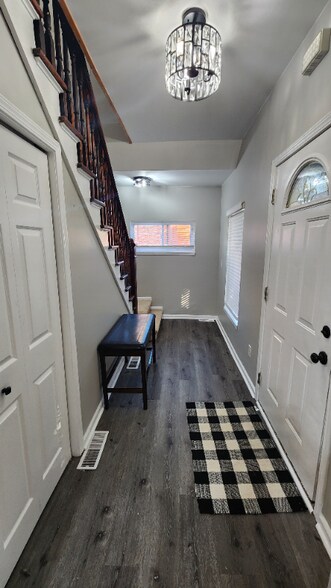 Building Photo - 726 Michigan St