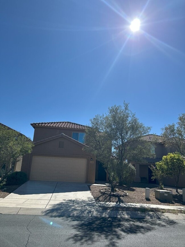 Building Photo - Three bedroom 2.5 bath two story home
