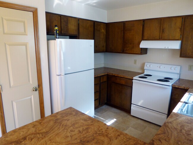 Building Photo - 1624 Azalea Dr