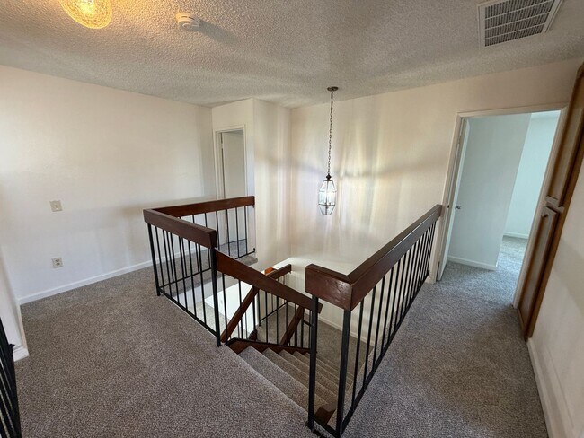 Building Photo - 872 Shellwood Way