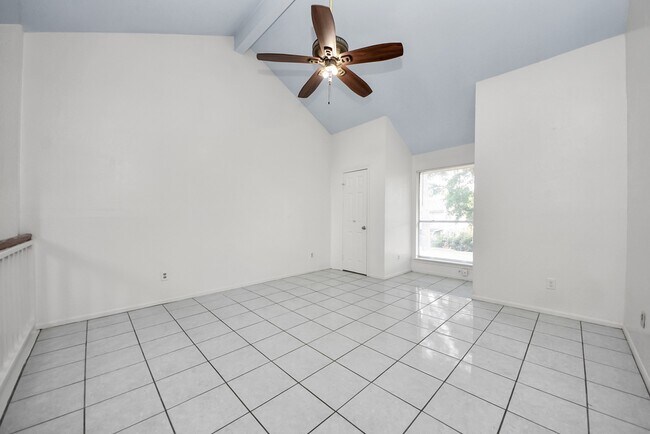 Building Photo - 15614 Barbarossa Dr