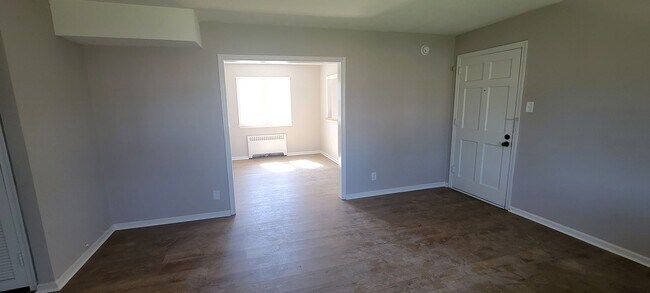 Building Photo - "Chic 1-Bedroom Condo: Your Ideal Home in ...