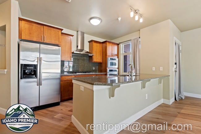 Building Photo - 406 S 13th St