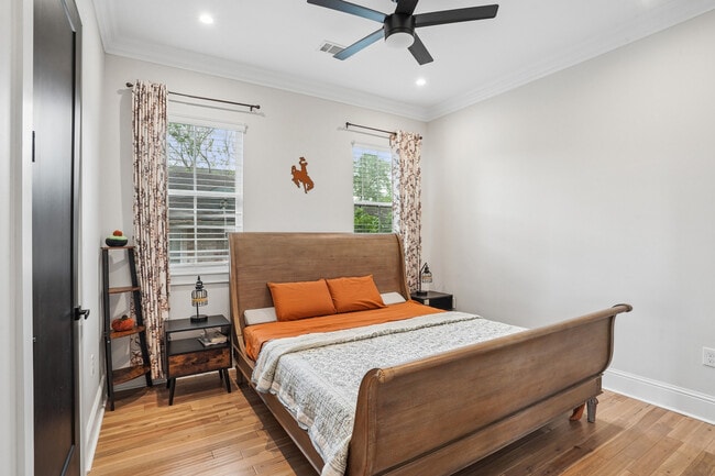 Building Photo - 5280 Warrington Dr