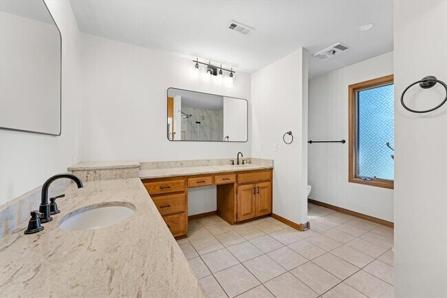 Building Photo - 3261 Eden Dr
