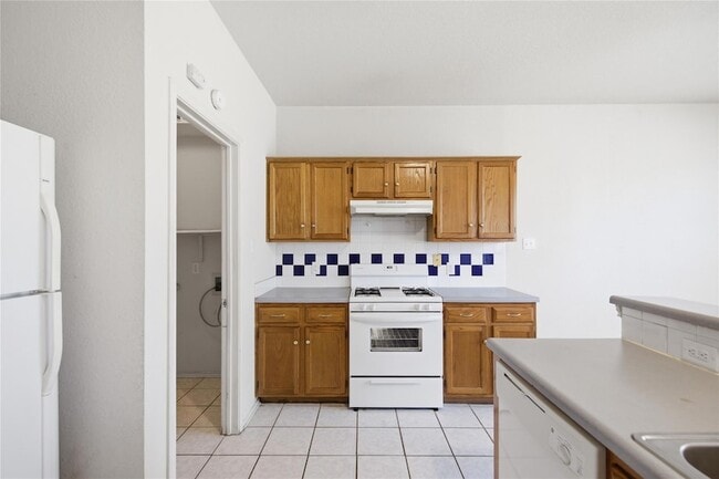 Building Photo - 14704 Yora Dr