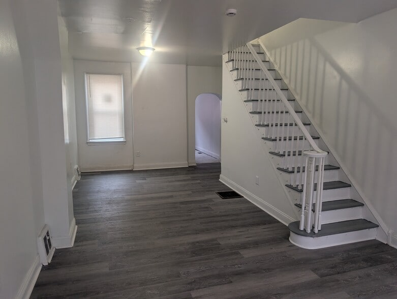 Building Photo - 924 S 4th St