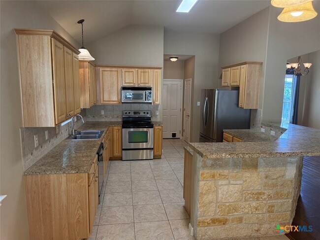 Building Photo - 270 Delanoy Dr