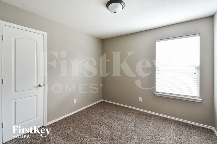 Building Photo - 8414 Piedras Crk