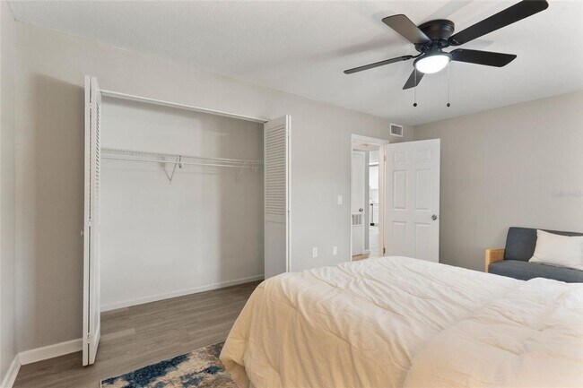 Building Photo - Updated beautiful 2/1 condo