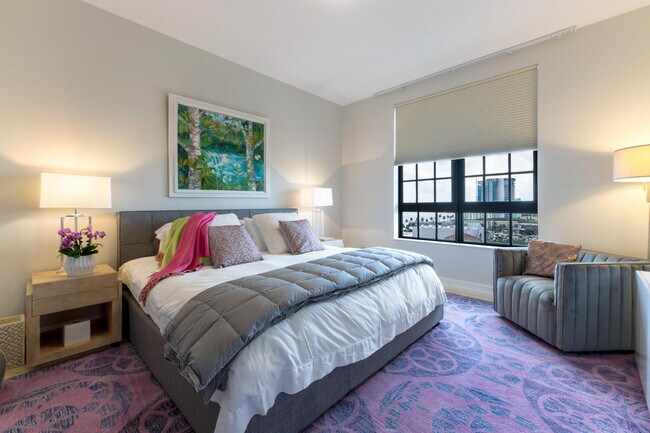 Building Photo - 801 S Olive Ave