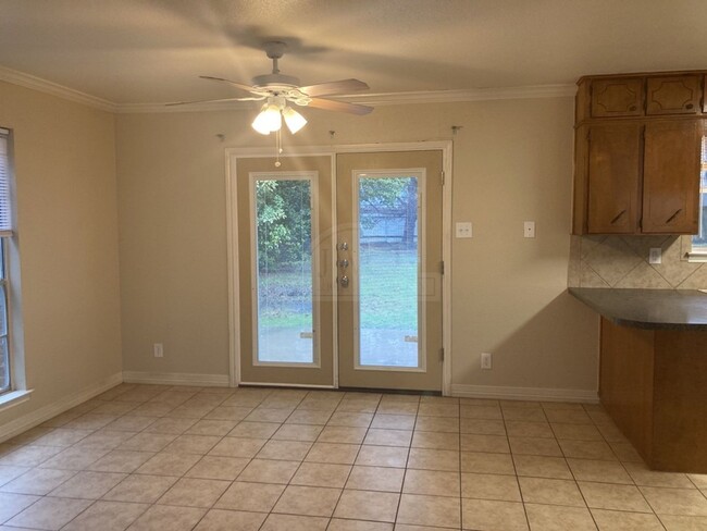 Building Photo - 2407 Buttercup Cir