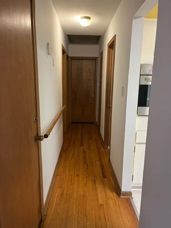 Building Photo - Charming 4 Bed 2.5 Bath Home With Nice Woo...