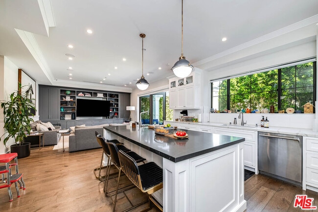 Building Photo - 4268 Colbath Ave