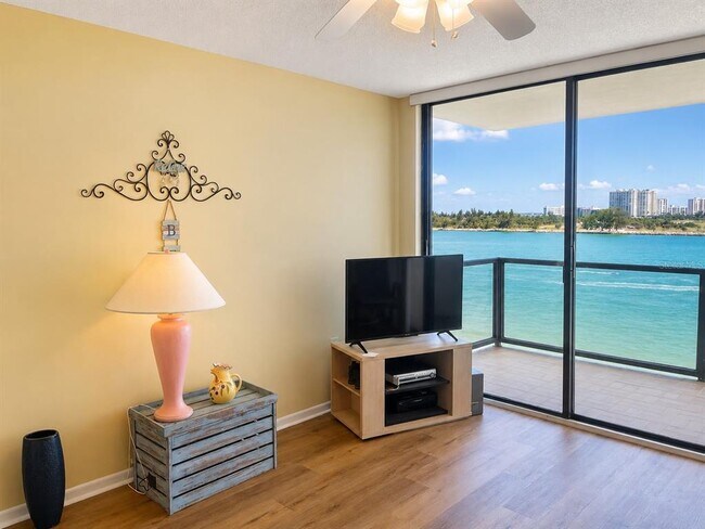 Building Photo - 450 S Gulfview Blvd