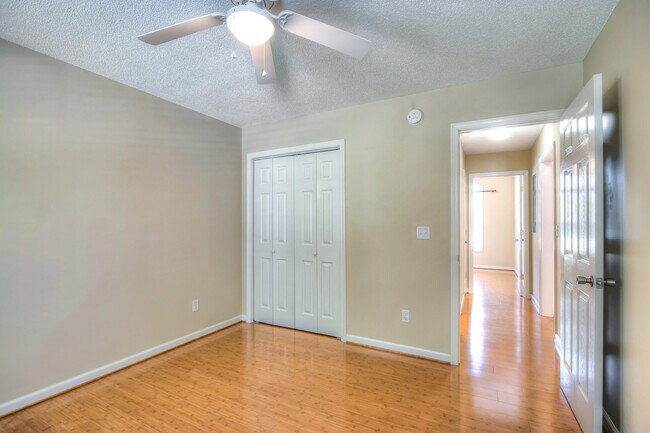 Building Photo - 3165 Foxcroft Cir